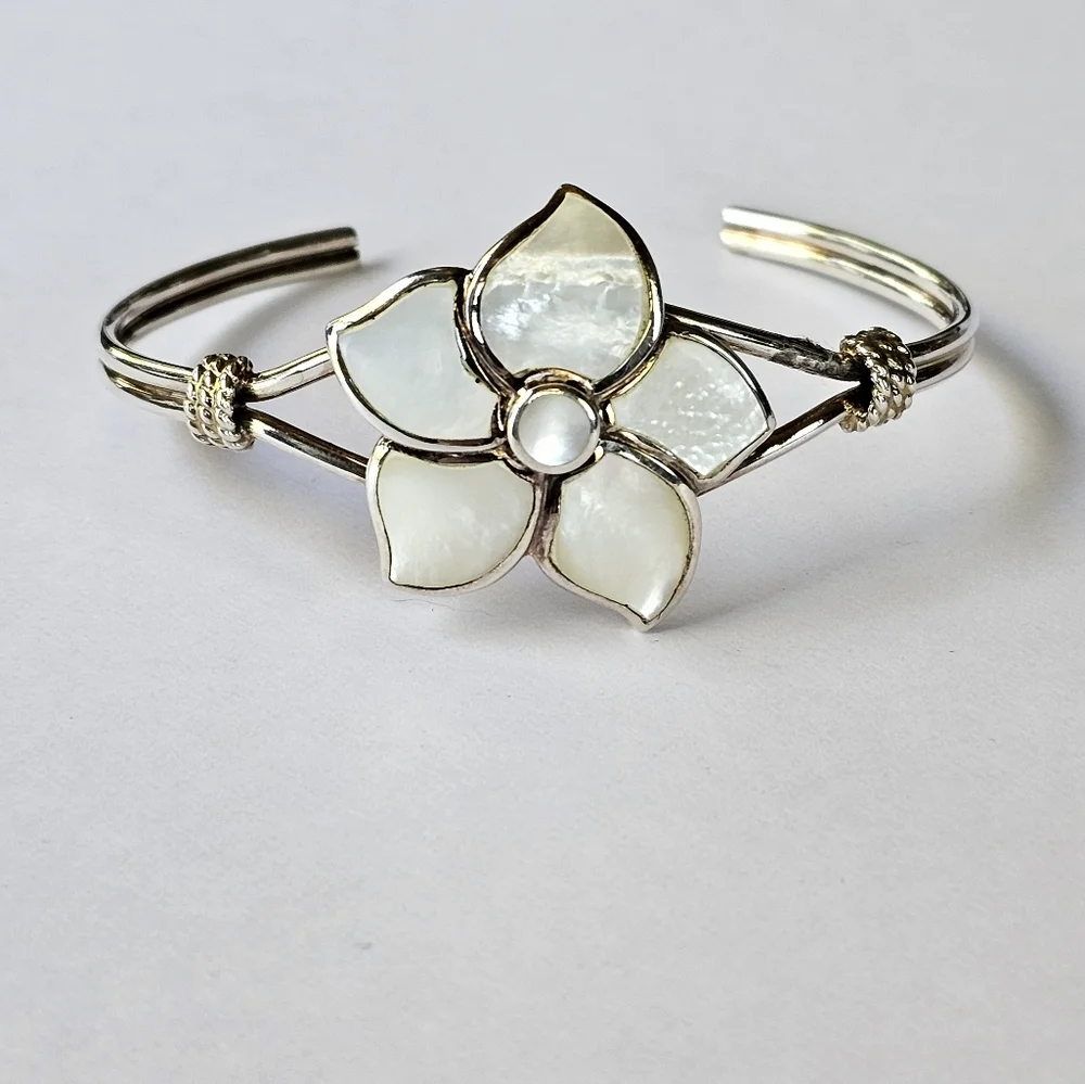 Gorgeous Natural Mother of Pearl Cuff in Sterling Silver! - Picture 2 of 10